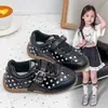 Tênis de Treino Alemão com Bolinhas Moda Retrô para Meninas 2026 Primavera e Outono Novos Tênis Esportivos Casuais Versáteis com Fivela de Metal para Crianças
