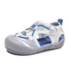 Sandalias Transpirables de Punta Cerrada para Niños para Actividades Acuáticas Verano 2026 Niños y Niñas Suela Suave Antideslizante Malla Casual Versátil Zapatos de Playa