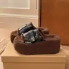 Sandálias slip-on minimalistas estilo coreano com sola grossa, aumento de 7cm de altura para mulheres, novas pantufas casuais de algodão com velcro outono/inverno 2026 para mulheres
