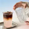 Taza de Vidrio de Gran Capacidad con Patrón de Rayas Verticales, Taza Mezcladora de Alto Borosilicato Resistente al Calor y al Frío, Taza Especial para Té de Leche, Café y Bebidas de Bar