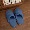 Pantuflas de tela para pareja para uso en casa, aptas para todas las estaciones, silenciosas, pantuflas de piso simples estilo japonés, antideslizantes, pantuflas con suela suave como una nube