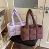 Bolsa acolchoada xadrez grande transfronteiriça para mulheres, nova bolsa acolchoada de algodão 2026, grande capacidade, bolsa de ombro leve, bolsa de axila