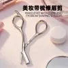 Tijeras para cejas de acero inoxidable, diseñadas para prevenir rayones, son ideales para tratamientos de belleza y recorte de cejas.. Vienen con un peine y son pequeños, lo que los hace perfectos para la aplicación de maquillaje.. Ofrecemos servicios de fabricación y procesamiento personalizados