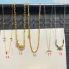 Colar Elegante de Flor de Quatro Folhas Estilo Japonês e Coreano Feminino Fritillaria Preto e Branco Borla Dupla Corrente de Camada Dupla Cor de Aço Titânio Retentora de Cor Corrente Elegante para Clavícula