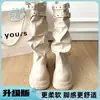 Moda retro chica caliente hebilla de cinturón plisada pantalón bota mujer 2026 otoño e invierno nuevo punta redonda botas largas botas de montar