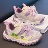 Zapatillas de entrenamiento alemanas para niña, estilo princesa, otoño, ultraligeras, modernas, transpirables, resistentes a la suciedad, suela suave, zapatillas deportivas nuevas con parte superior de malla para niñas