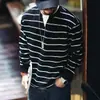 Sudadera de Rayas Falsa de Dos Piezas Estilo Retro Americano para Hombre, Nueva Colección Otoño 2025 Holgada Cuello Redondo, Camiseta Básica Primavera y Otoño, Moderna