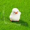 Micro paisajismo lindo muñeco de ganso blanco pequeño con cabeza inclinada atontada partículas lindas accesorios decorativos DIY mini adornos pequeños de escritorio