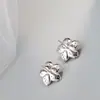 Joyería de Plata al por Mayor Nafuge Incrustada con Perlas de Agua Dulce Naturales Pendientes de Plata de Ley 925 Pendientes Pequeños de Flor de Plata Simples y Elegantes