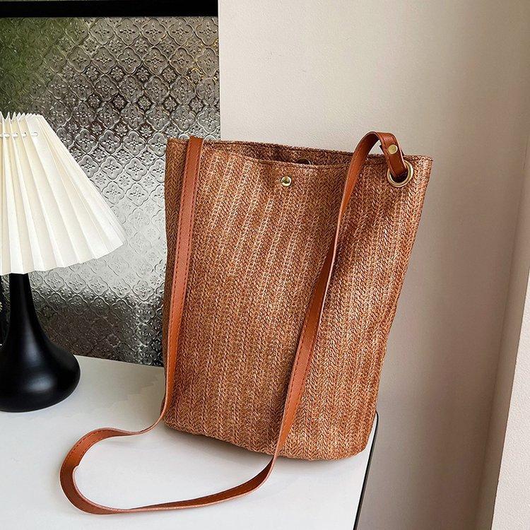 编织包女包新款潮2024夏草编简约百搭小清新水桶包个性单肩斜