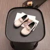 Sapatos de Couro para Meninas 2026 Primavera e Outono Nova Moda Estilo Britânico Universitário Sapatilhas Infantis Sapatos Flats de Couro para Meninas