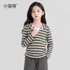 Fábrica de Ropa Infantil Xiaofit Nueva Colección Otoño 2026 para Niñas: Camiseta con Capucha a Rayas, Top Casual de Manga Larga para Niñas Mayores