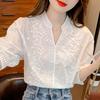Camisa Vazada Bordada com Flores Moda Verão Luxo Leve Moda Casual Solta Versátil Camisa de Renda de Manga Curta para Mulheres