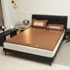 Conjunto de Três Peças de Esteira de Rattan de Gelo Novo Estilo Verão 2026 com Bordado de Borda Larga, Conjunto de Três Peças de Esteira de Rattan de Gelo e Lençol de Elástico
