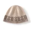 Gorro de punto con patrón de rombos en colores contrastantes, con un diseño de punto único, un nuevo estilo otoño/invierno, cálido y hecho de cachemira, con cobertura para las orejas y características resistentes al frío, un gorro de pescador para mujer