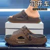 Sensação de Nuvem Leve e MaciaSandálias Masculinas 2026 Novo Estilo Sola Grossa Macias Antiderrapantes Outdoor Dirigindo Sapatos de Praia Bidirecionais