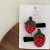 Lindo Kit Par de Presilha de Cabelo e Tiara de Morango Tricotada Tridimensional para Crianças Presilha Lateral para Bebê Tendão de Borracha