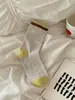 Colección de otoño: Diseño de calcetín doble estilo japonés, calcetines a rayas de colores combinados para mujer hasta la pantorrilla, suaves y versátiles, ajuste holgado, adecuados para usar después del parto, de Zhuji