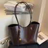 Bolsa de Grande Capacidade Feminina Retro Versátil 2025 Nova Casual Textura Popular Deste Ano Bolsa de Ombro Bolsa Tote para o Dia a Dia