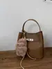 Bolsas de Mano de Diseño de Nicho de Moda de Este Año, Bolsos Cubo de Mano Cruzados Casuales de Moda Otoño e Invierno 2026