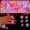Anillo luminoso directo de fábrica para Halloween, luz de dedo con flash de anillo, LED, calabaza de Navidad, cabeza de fantasma, anillos de juguete para niños