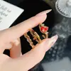 Anillo Abierto Romántico y Dulce de Calabaza Esmaltada Roja con Olas de Bambú Incrustadas de Diamante, con un Toque de Lujo Exclusivo para Mujeres