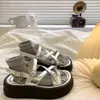 Sandálias Abertas Plataforma Grossa Prata para Mulheres Verão 2026 Novo Estilo Coreano Versátil Antiderrapante Sapatos Romanos de Praia