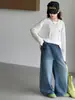 Nueva colección de otoño de pantalones vaqueros para niñas, con un diseño elegante y versátil, corte casual y un detalle único en el bolsillo trasero