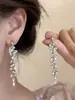 Aretes de Aguja Plateada con Borlas de Gota de Agua Incrustadas de Diamantes, Estilo Palacio, Nicho, Aretes Versátiles, Lujo Ligero, Venta al por Mayor de Aretes de Gama Alta