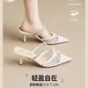 Mules stiletto bico fino com laço de bolinhas estilo francês para mulheres, novas sandálias elegantes de salto alto para o verão de 2026 para uso ao ar livre