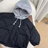 Ropa Infantil Estilo Coreano Otoño e Invierno Chaqueta de Algodón con Capucha Falsa de Dos Piezas para Niños y Niñas, Abrigo de Algodón Acolchado Grueso de Longitud Media Moderno