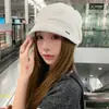 Gorro de punto a rayas de ala corta para mujer, nuevo estilo otoño e invierno 2026, gorro cálido para la cabeza, estilo coreano, versátil, sombrero para clima frío que adelgaza el rostro