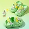 Nuevos zuecos luminosos de dibujos animados para niños de verano, sandalias de playa para niños y niñas, sandalias cerradas antideslizantes para uso en exteriores, venta al por mayor