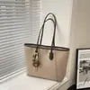 Bolsa de Ombro Grande Capacidade Estilo Transfronteiriço para Mulheres, Nova Bolsa de Ombro Versátil Simples e Elegante, Bolsa Tote Fashion para Mulheres