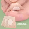 La cubierta protectora es impermeable, antiarañazos, amigable con la piel, transpirable y se usa para aplicar medicamentos para proteger la uña y bloquear bacterias.