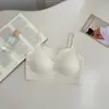 Base líquida invisible sin costuras sujetador tipo camisola sin tirantes para mujer sin aros copas fijas integradas sujetador bonito con fruncido en la espalda sujetador