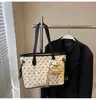 Bolso de axila literario de moda para mujer, nuevo estilo coreano 2025, bolso tote simple de nicho, bolso de hombro texturizado elegante y con estilo