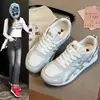 Populares zapatillas de entrenamiento alemanas de malla transpirable para mujer, nuevas zapatillas ligeras de otoño 2026 que hacen que los pies parezcan más pequeños, zapatillas deportivas casuales para mujer