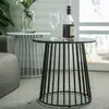 Mesa de Centro Redonda de Ferro Forjado Estilo Novo Americano Simples Moderna Pequena Mesa Lateral de Sofá Criativa Mesa de Canto Amarela Distintiva Mesa Lateral