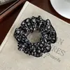 1. Goma para el pelo vintage de flores oscuras con una textura madura y suave, adecuada para ir al trabajo, accesorio para el cabello duradero y versátil para mujeres