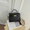 Bolsa pequena, coleção nova verão 2026, bolsa transversal moderna e fashion, bolsa sacola simples e estilosa, bolsa quadrada minimalista