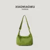 Bolso de hombro simple estilo coreano 2026 para el trabajo y los desplazamientos, bolso cruzado versátil de nailon ligero de color liso casual para mujer, modelo nuevo