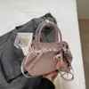 Exquisito Bolso Rojo Súper Caliente para Mujer 2026 Nuevo Estilo Casual Versátil Bolso de Hombro Cruzado para Salir