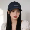 Chapéu com Bordado de Letras para Mulheres 2026 Primavera e Verão Novo Estilo Boné de Baseball Fashionável Versátil Chapéu de Sol Emagrecedor