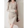 Vestido Suéter Elegante Slim de Punto con Cuello en V y Manga Acampanada Otoño e Invierno Nuevo Largo Medio Color Puro Transfronterizo para Fondo