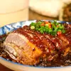 Panceta de Cerdo con Hojas de Mostaza Encurtidas, Botanas, Guarniciones para Bebidas, Cerdo Estofado, Comida Lista para Comer, Plato Conveniente, Calentar y Comer, Delicadezas Semi-Terminadas