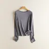 Camiseta de capa base elegante y suave, mezcla de acetato de peso pesado y Tencel, diseño de un solo hombro, manga larga, corte ajustado y que realza la figura para mujer