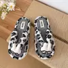 Pantuflas INS con estampado de leopardo para mujer, conejo, celebridad de internet, huecas, diarias, de dibujos animados, para el hogar, chanclas, antideslizantes, de doble cara, destalonadas, de felpa