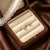 Brincos de Tarraxa Cruz de Prata Esterlina 999 com Diamante para Mulheres Luxo Leve Versátil Simples para Cartilagem da Orelha Design de Nicho Brinco de Rosca