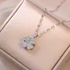 Collar para Mujer Moda Nicho Nuevo Diseño Colgante Celebridad de Internet Flor de Zircón Bauhinia Giratoria Temperamento Collar de Acero Titanio